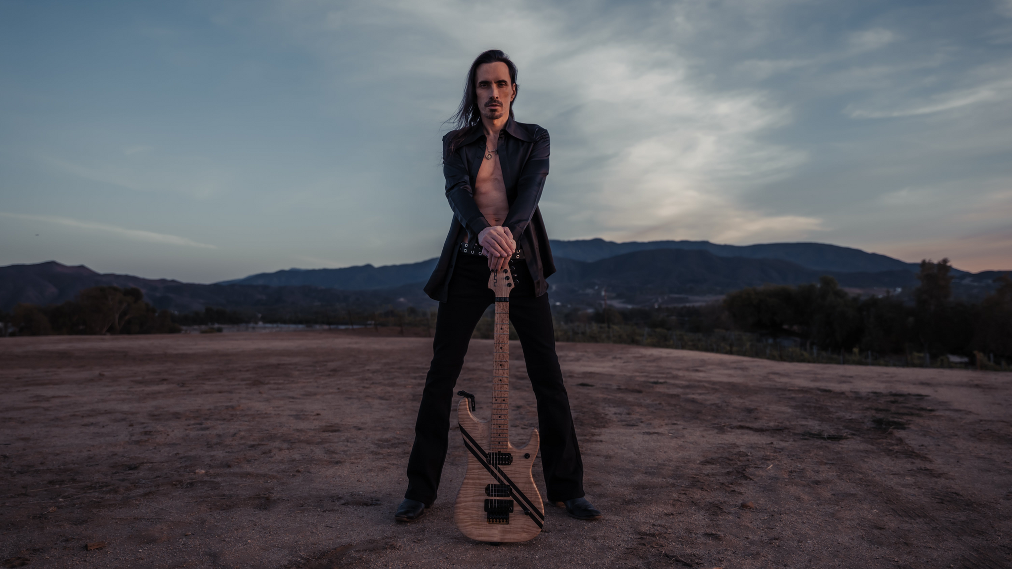 www.nunoguitars.com